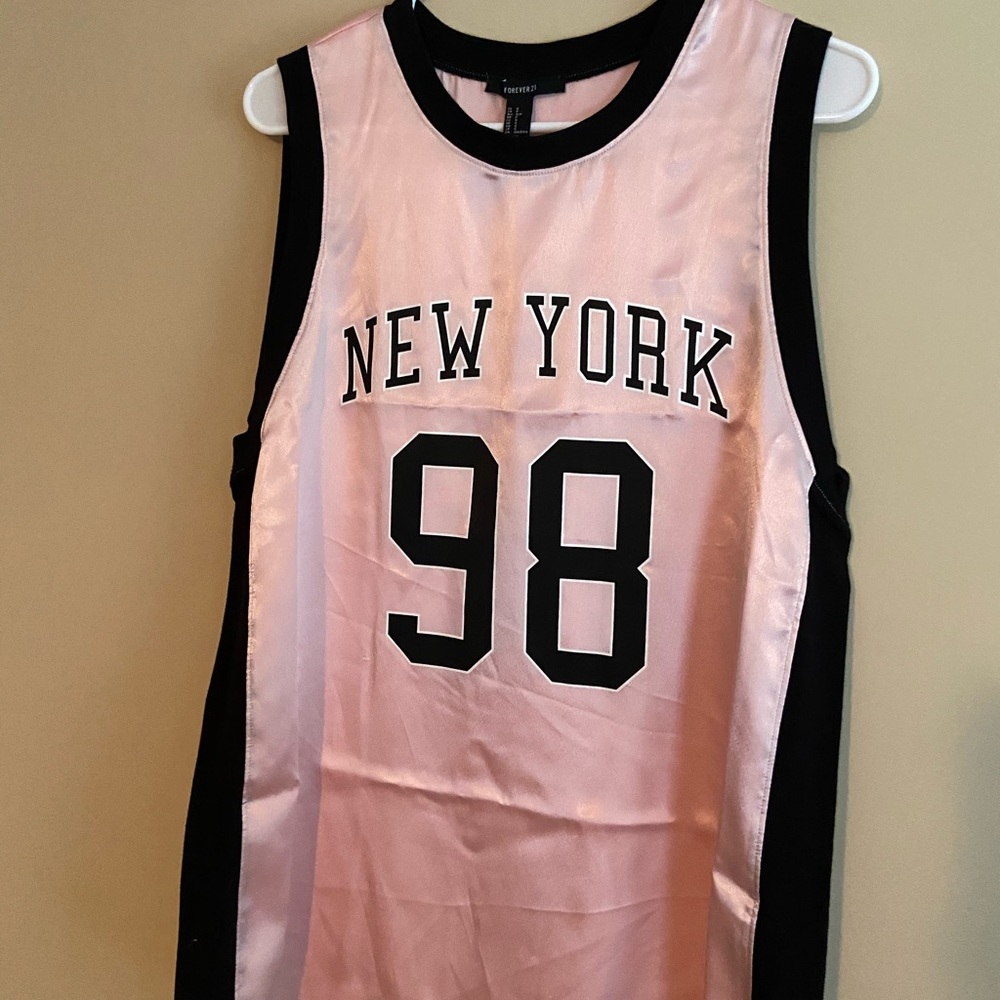 Short sleeve basketball tee